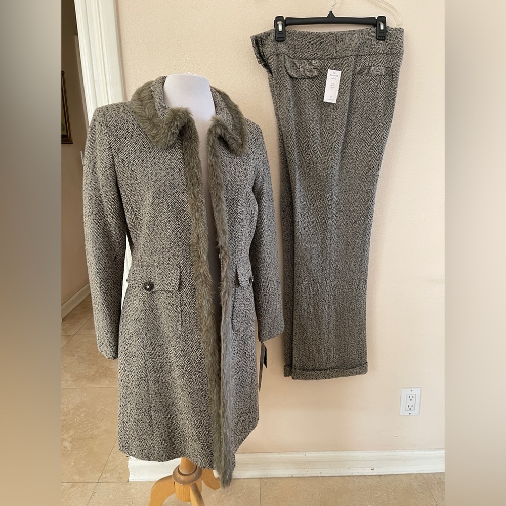 New, 2pc "Signature by Larry Levine" Suit